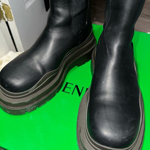 Bottega Veneta women’s tire boot - Picture 2 of 6